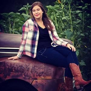 Meet your Posher, Holly